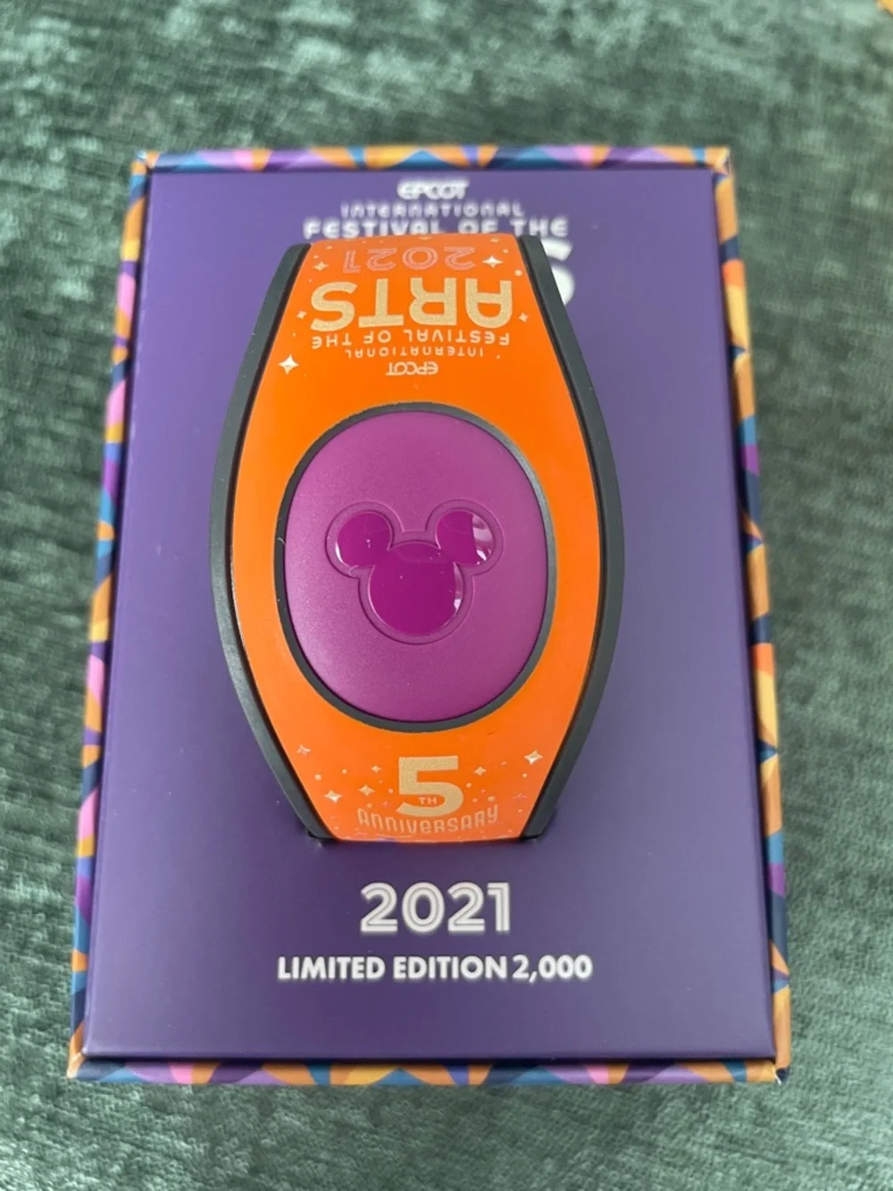 EPCOT Festival of the Arts Passholder Magic Band. - Limited Edition of 2000.